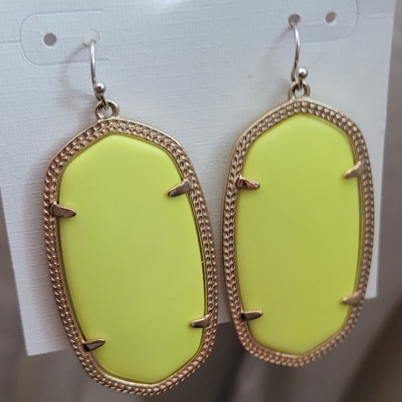 Kendra Scott Neon Yellow Danielle Earrings in Gold - Picture 3 of 13